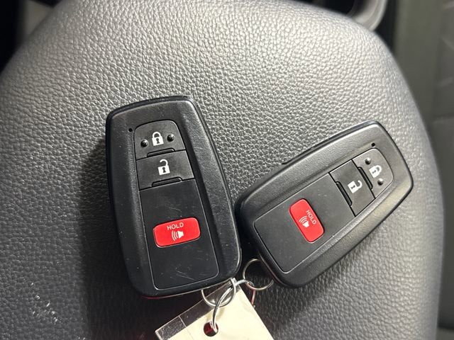 Used 2025 Toyota RAV4 XLE AWD/4WD image 69
