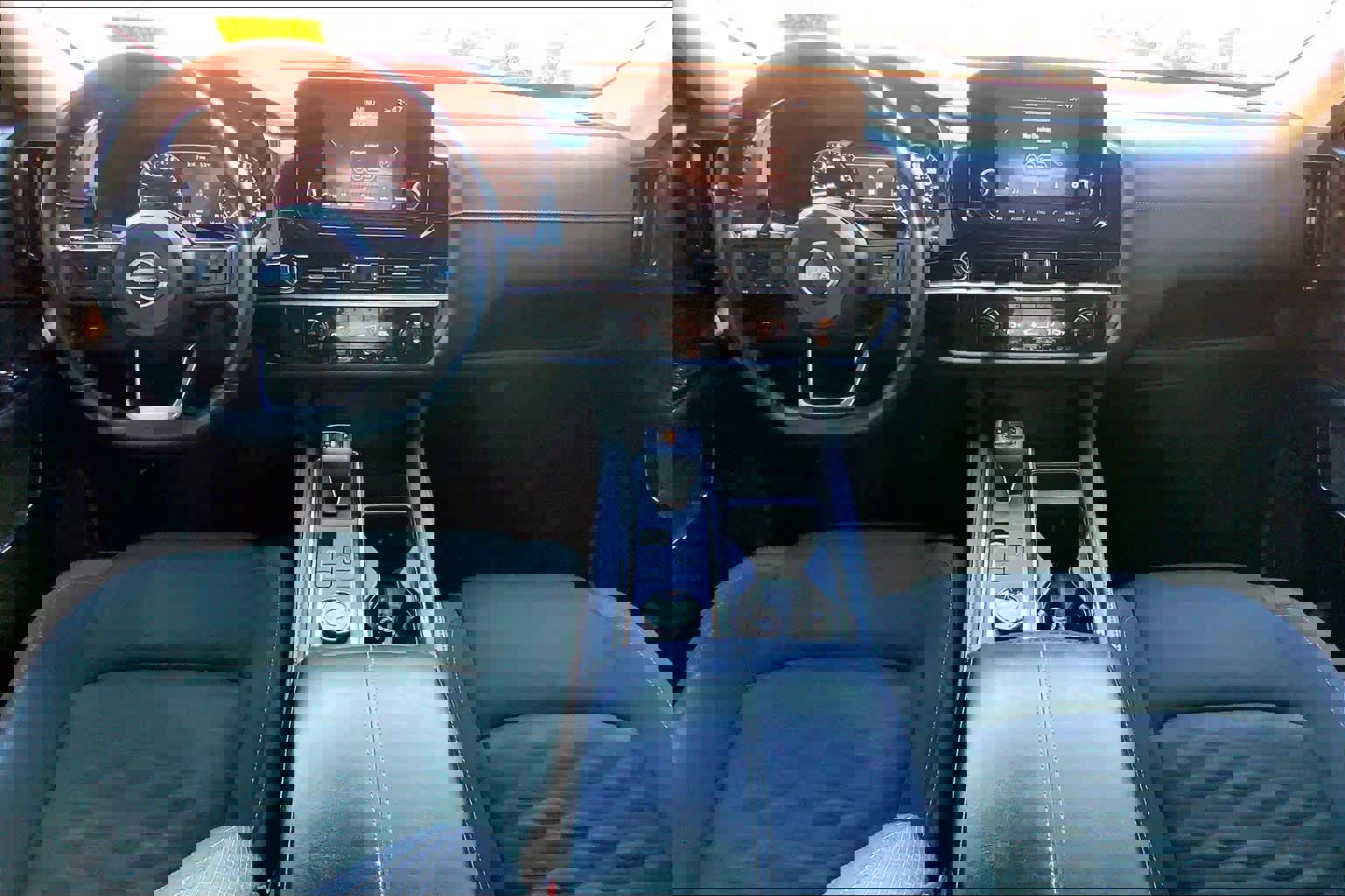 Used 2022 Nissan Pathfinder SV w/ SV Premium Package image 15