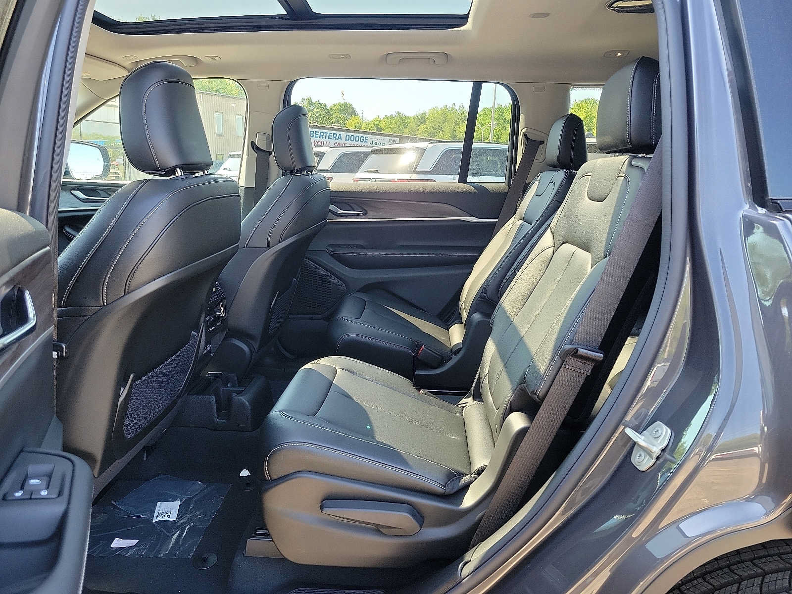 New 2024 Jeep Grand Cherokee L Limited AWD/4WD image 5