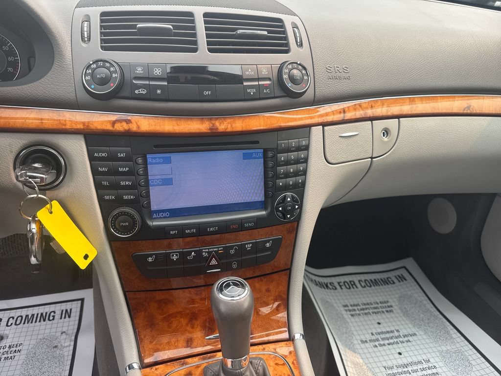 Used 2007 Mercedes-Benz E 350 4MATIC Sedan image 16