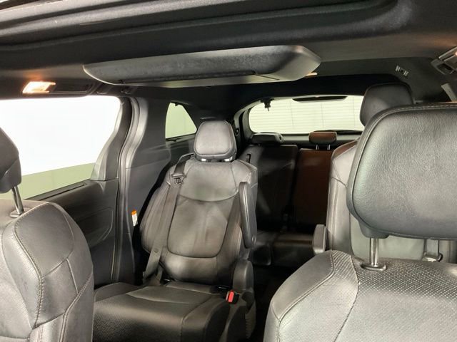 Used 2025 Toyota Sienna Platinum AWD/4WD image 39