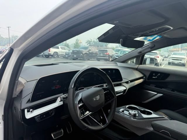 Certified 2025 Cadillac Optiq Luxury 2 w/ LPO, Floor Liner Package AWD/4WD image 7