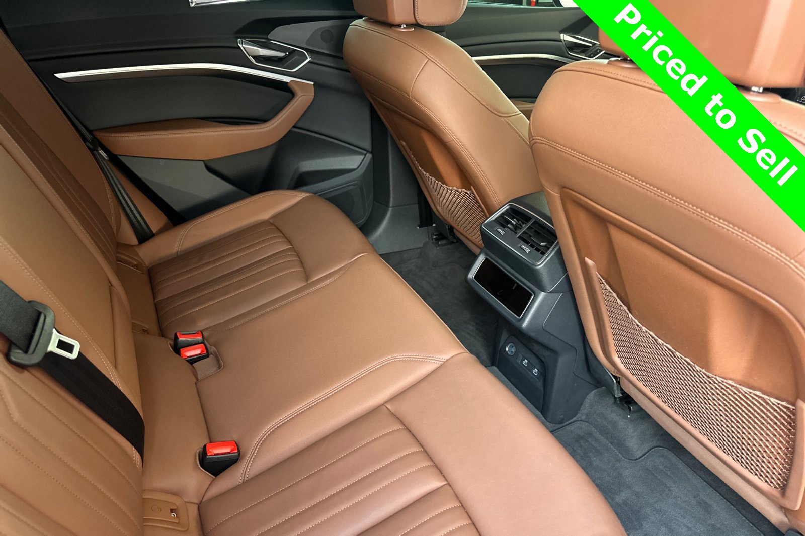 Used 2024 Audi Q8 e-tron Premium image 19