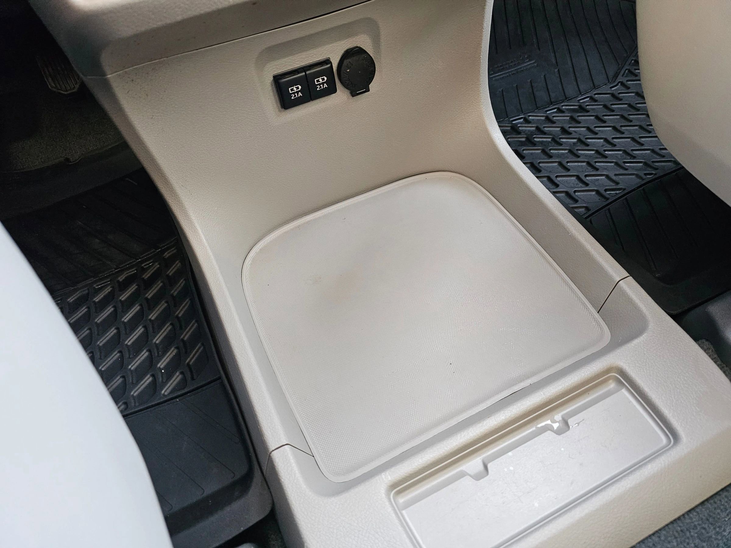 Used 2020 Toyota Sienna L image 34