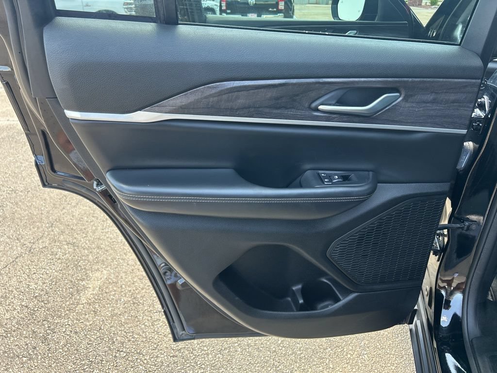 Used 2023 Jeep Grand Cherokee Limited AWD/4WD image 11