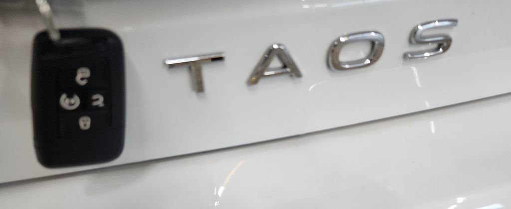 Used 2025 Volkswagen Taos SE image 47