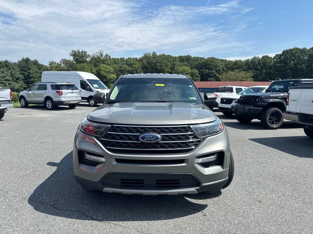 Used 2020 Ford Explorer XLT w/ Equipment Group 202A AWD/4WD image 2