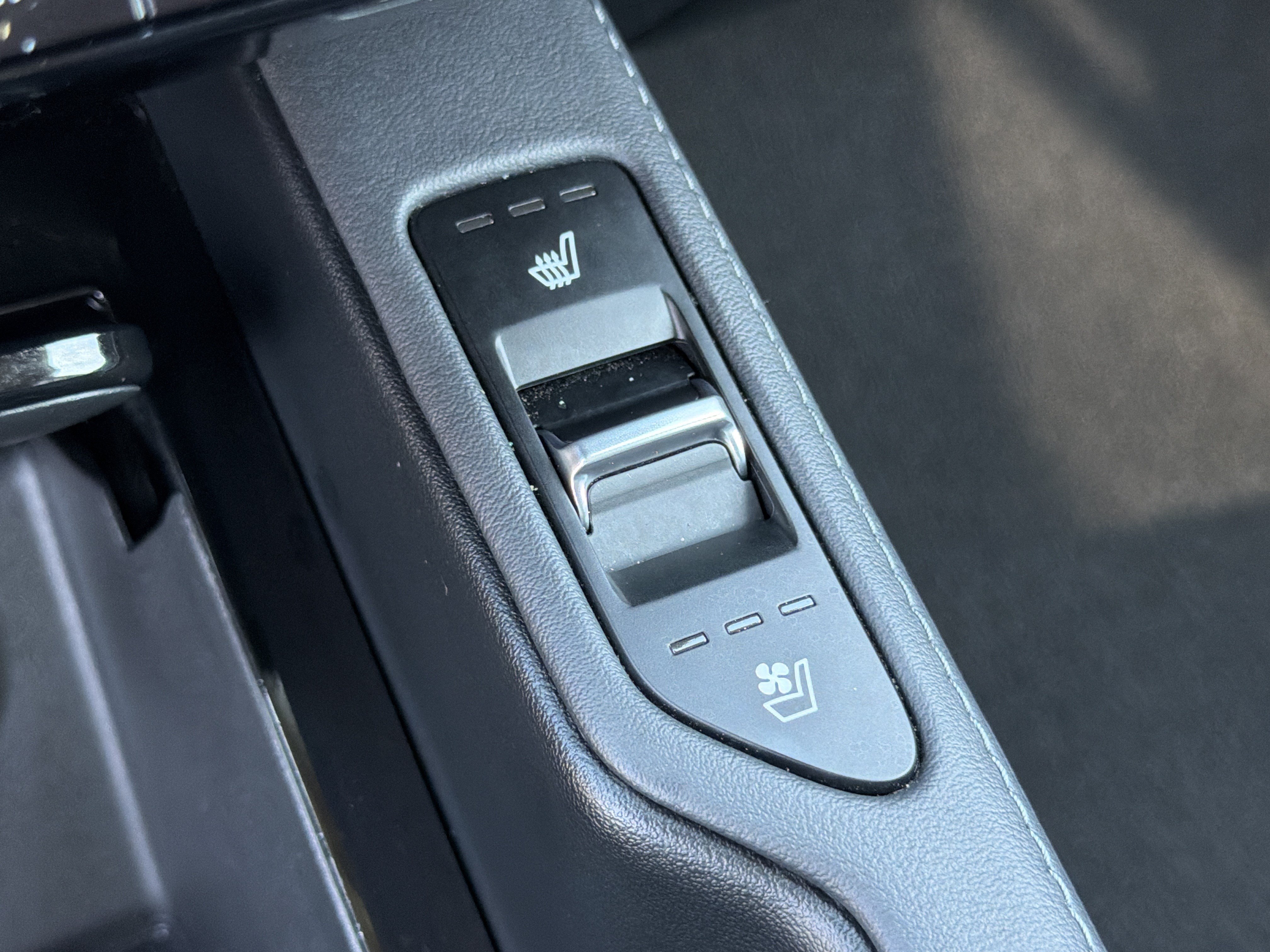 Used 2022 Kia Telluride EX w/ EX Premium Package FWD image 27