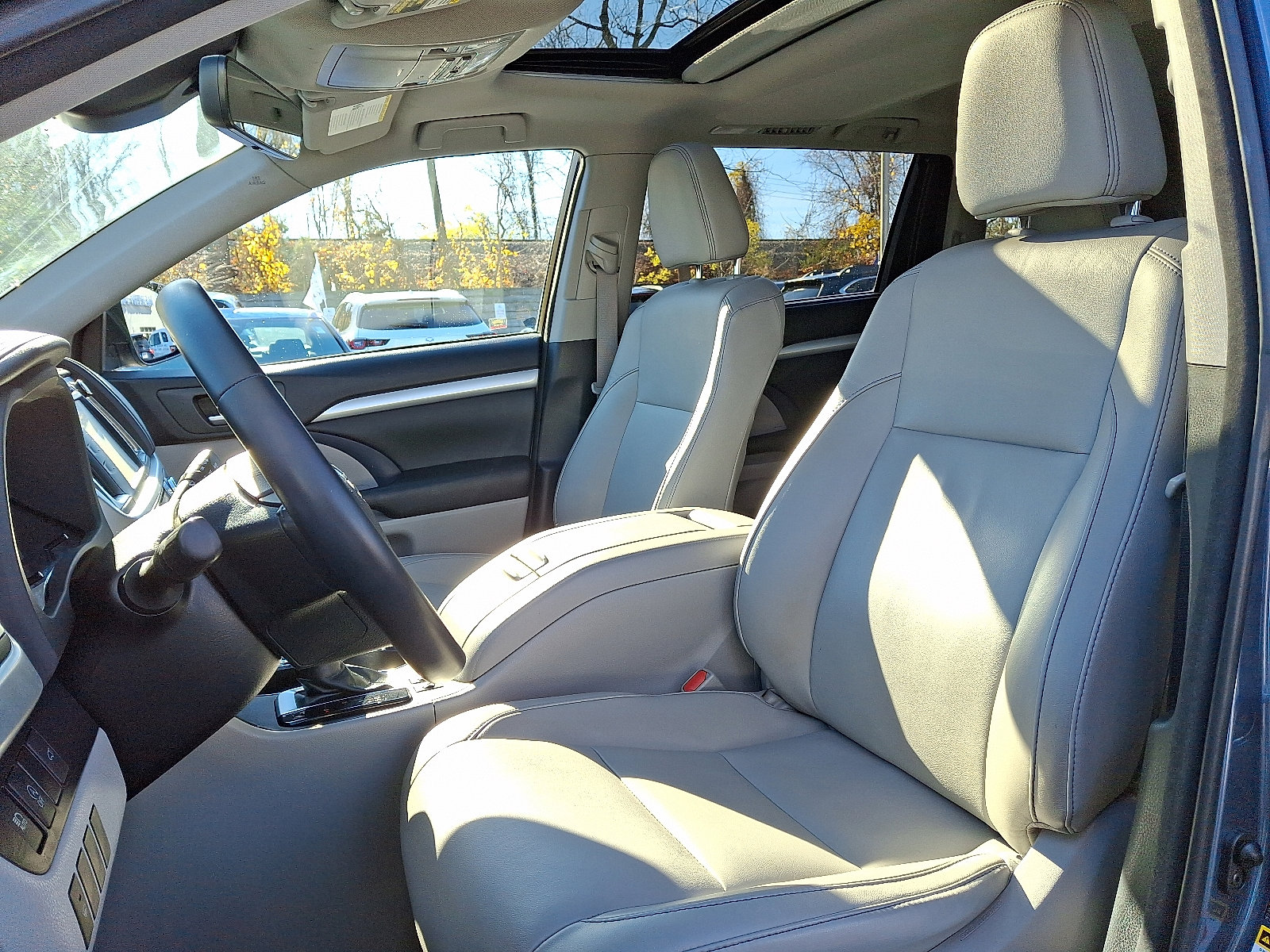 Used 2017 Toyota Highlander XLE image 11