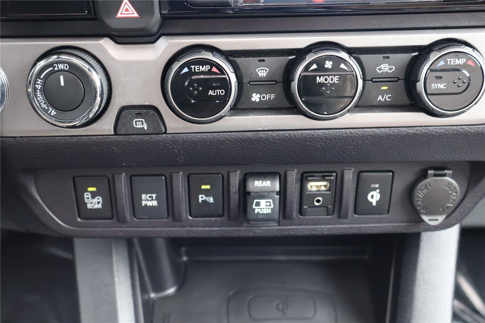Used 2018 Toyota Tacoma Limited AWD/4WD image 20