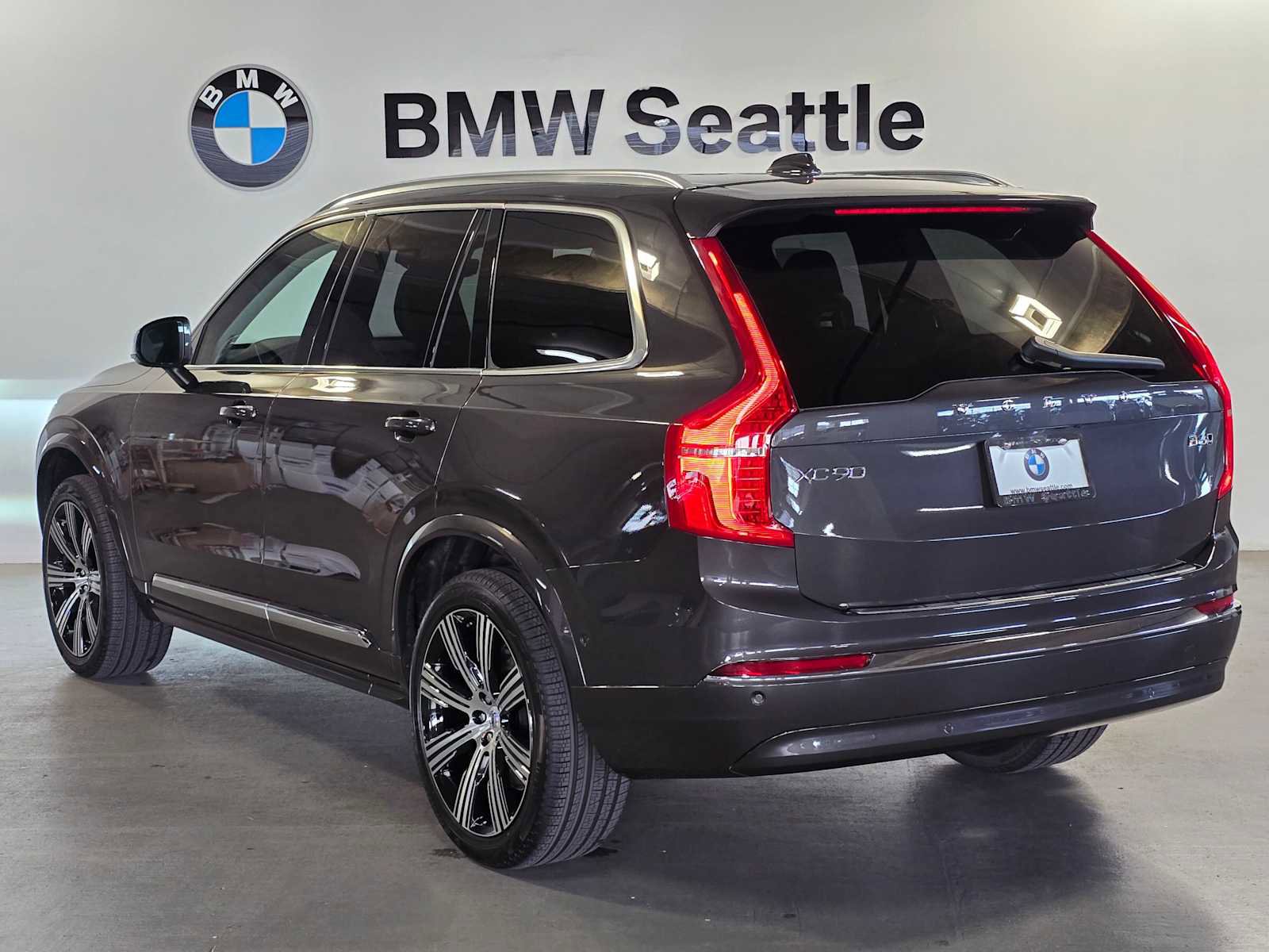 Used 2025 Volvo XC90 B6 Ultra w/ Protection Package Premier image 4