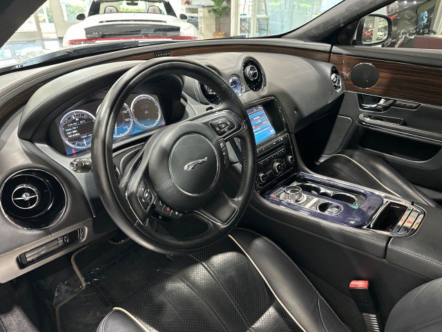 Used 2011 Jaguar XJ RWD image 3