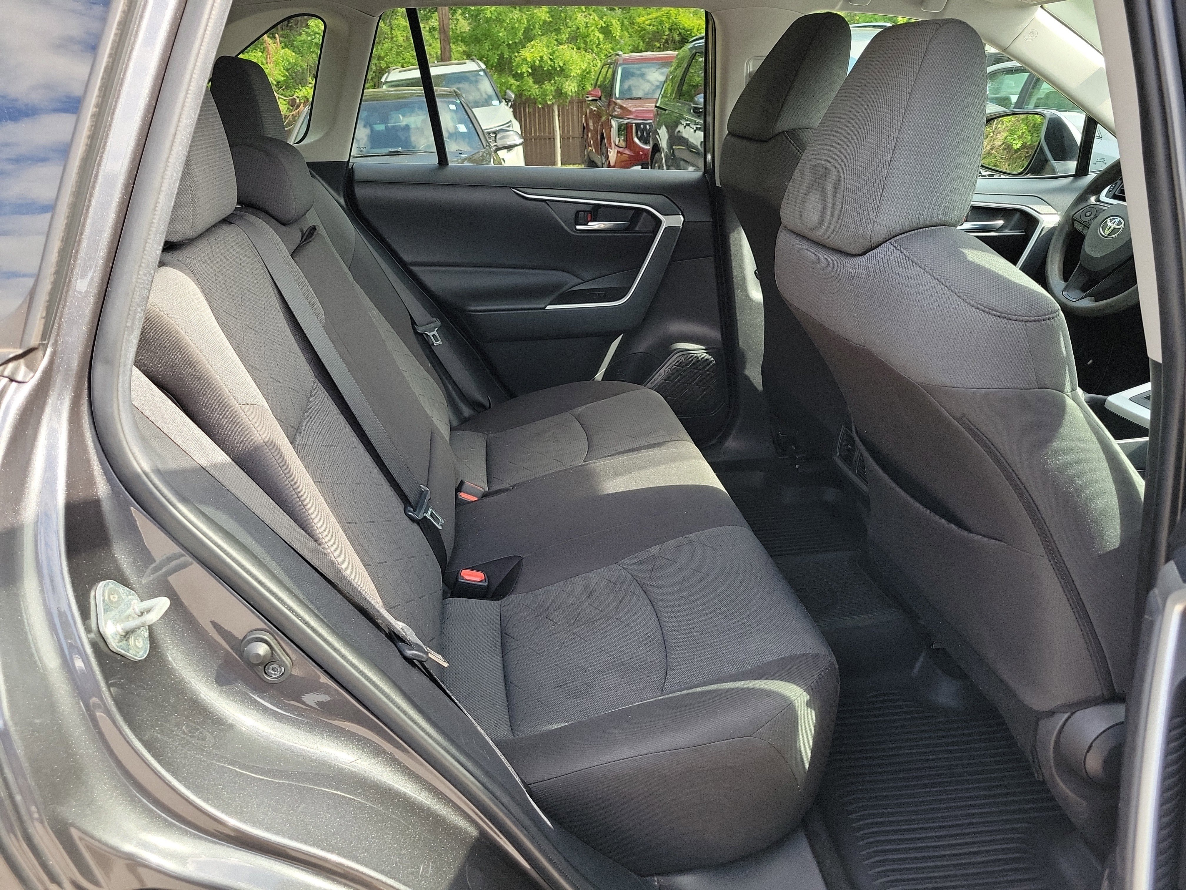 Used 2022 Toyota RAV4 XLE FWD image 12