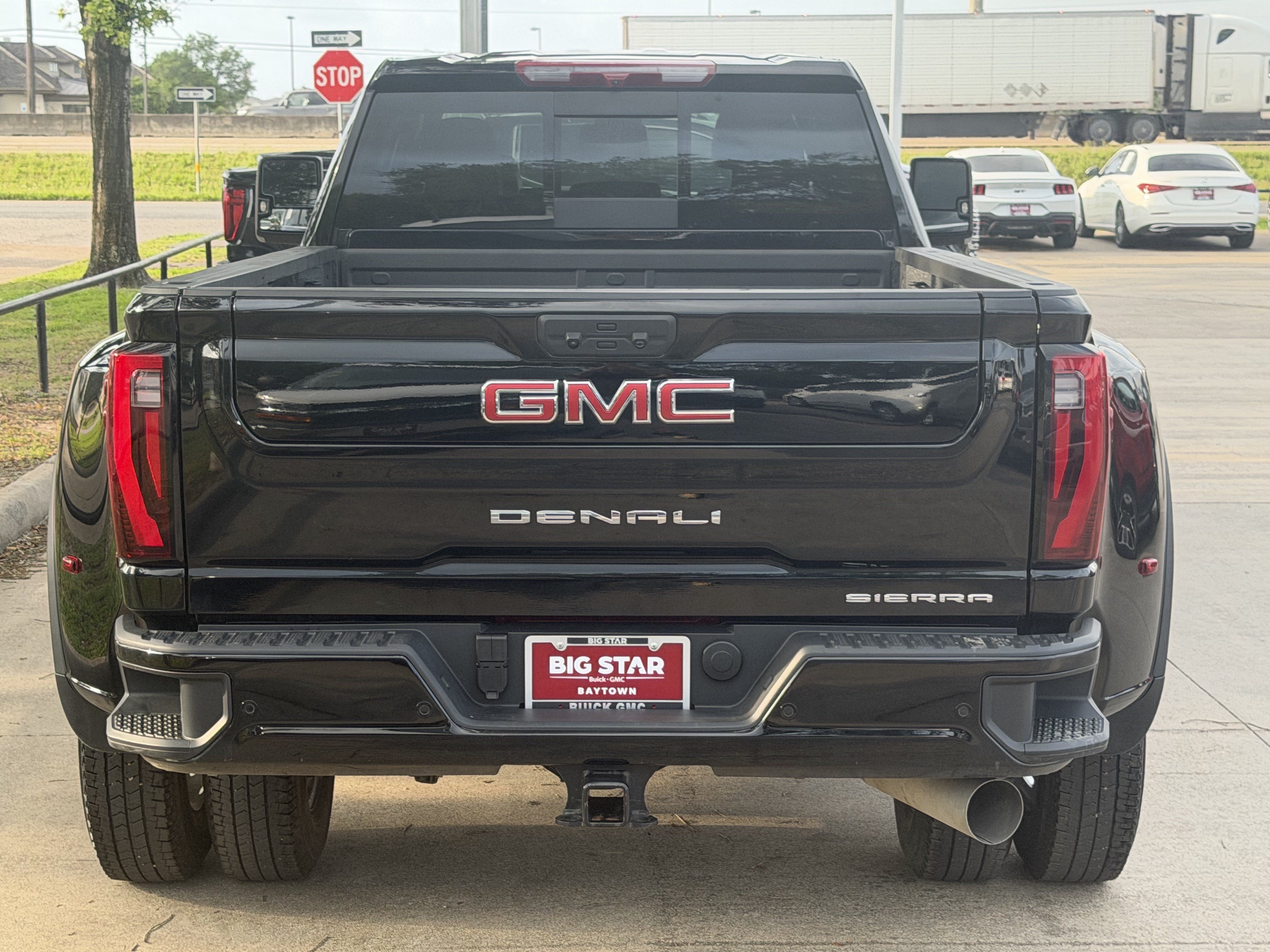 Used 2025 GMC Sierra 3500 Denali AWD/4WD image 8