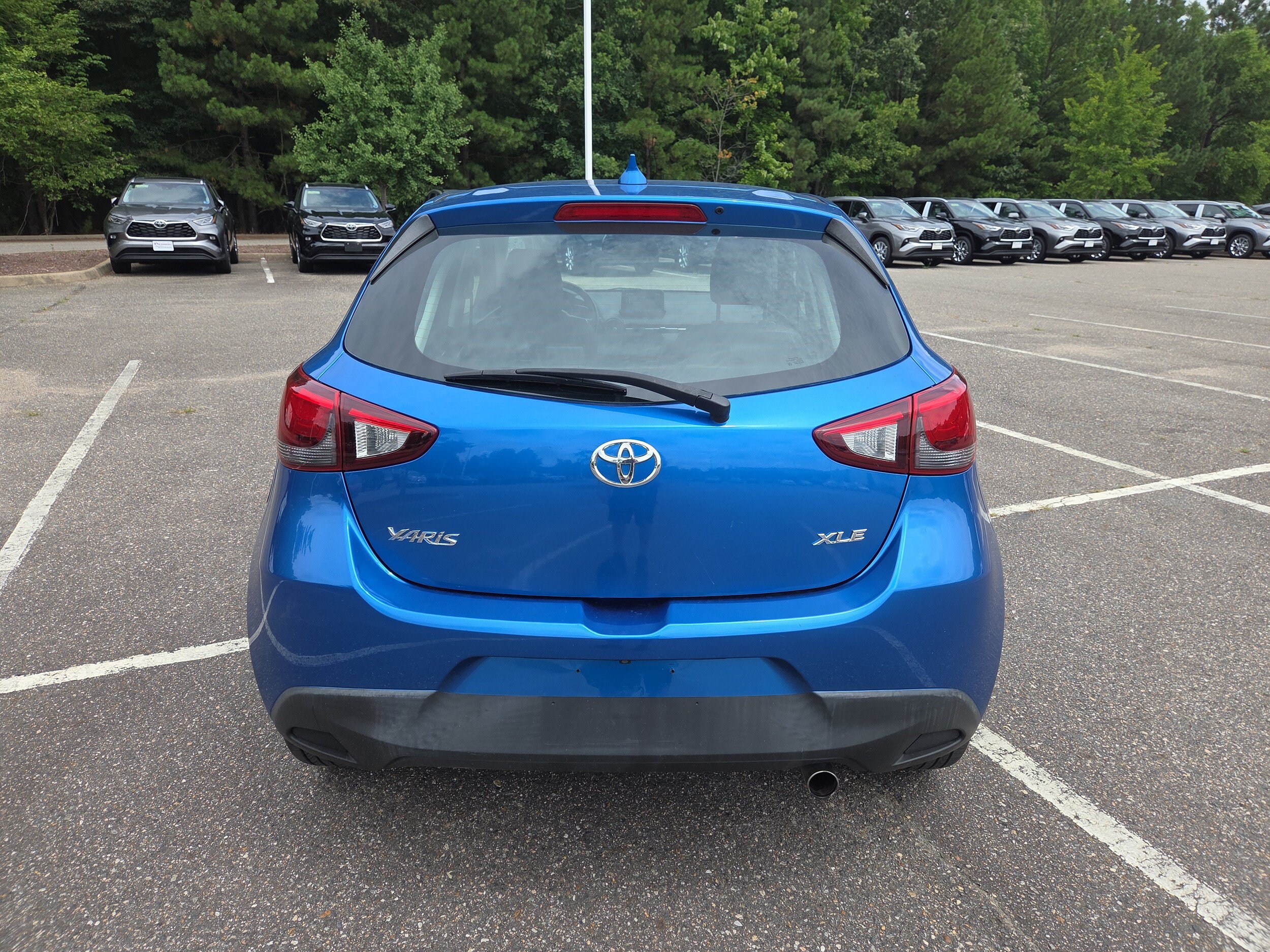 Used 2020 Toyota Yaris XLE FWD image 4