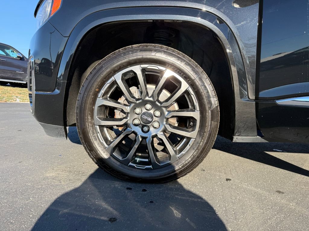 Used 2023 GMC Acadia Denali w/ Black Diamond Edition image 10