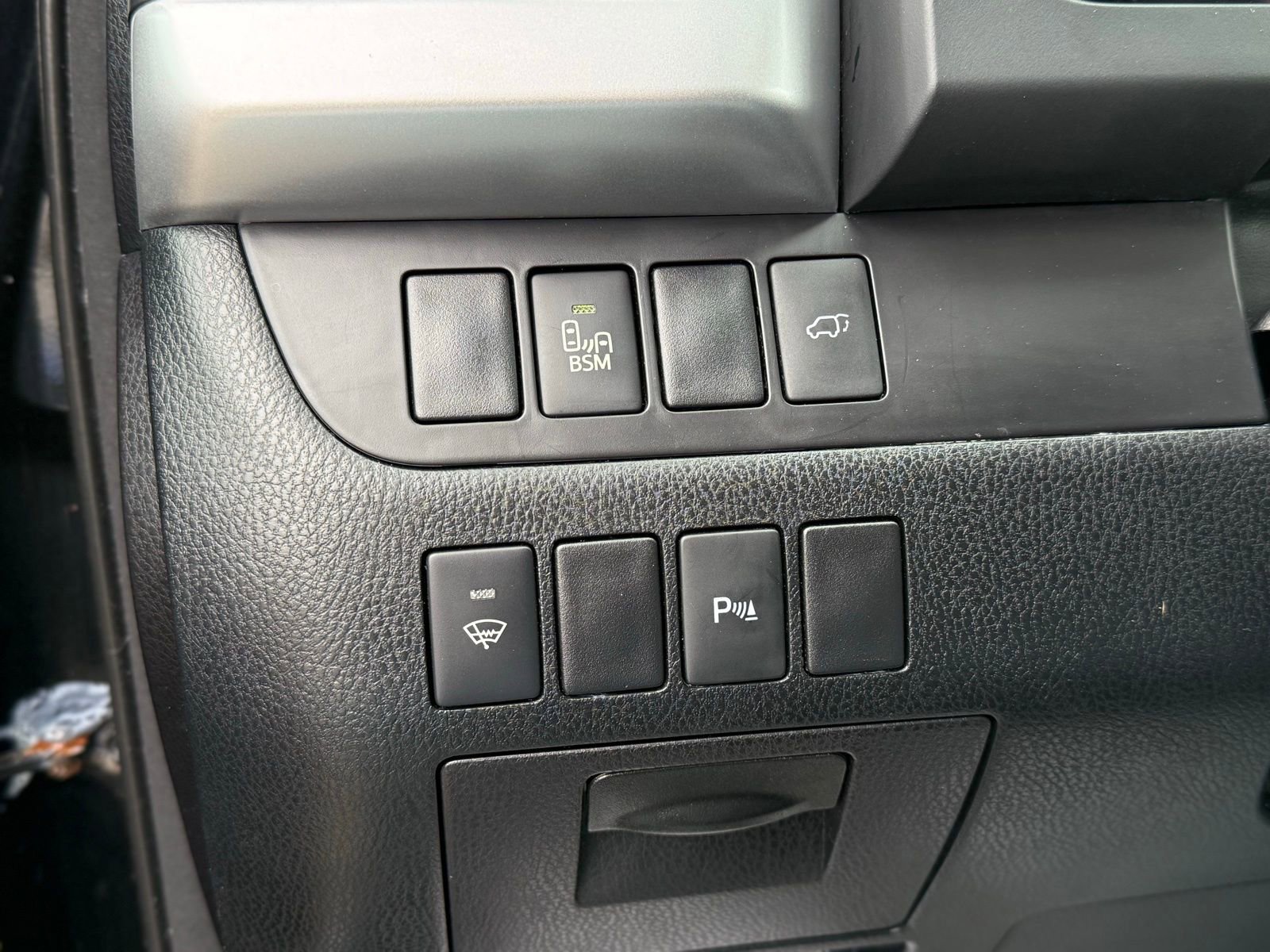 Used 2015 Toyota Highlander Limited image 32