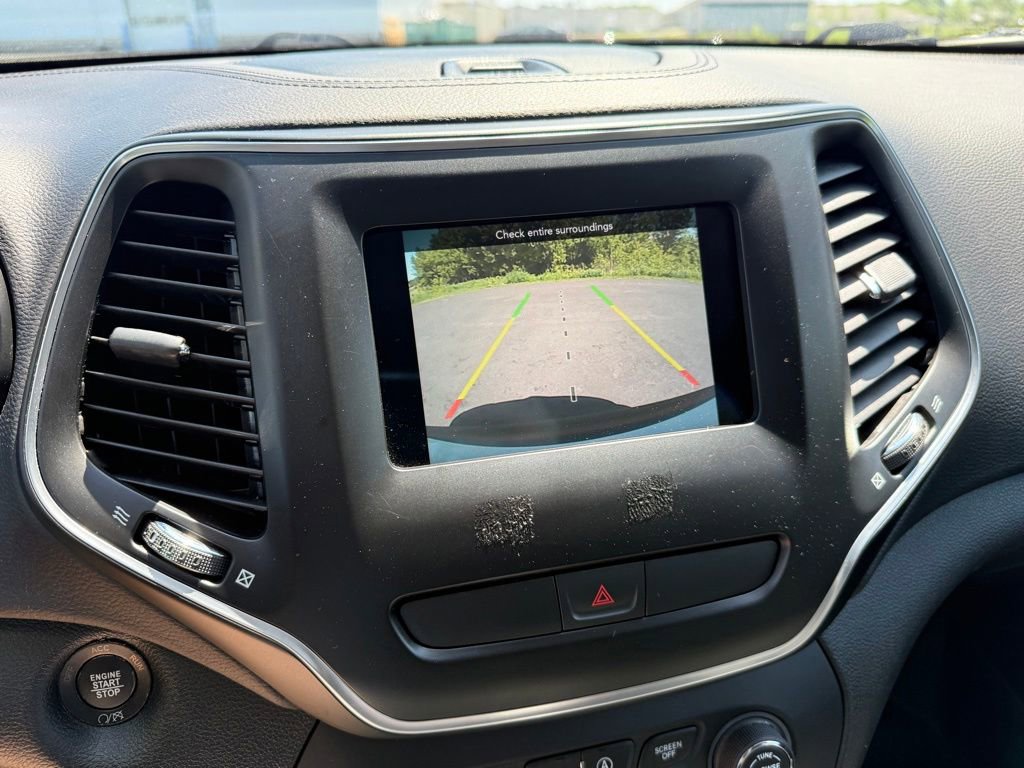 Used 2019 Jeep Cherokee Latitude Plus AWD/4WD image 26
