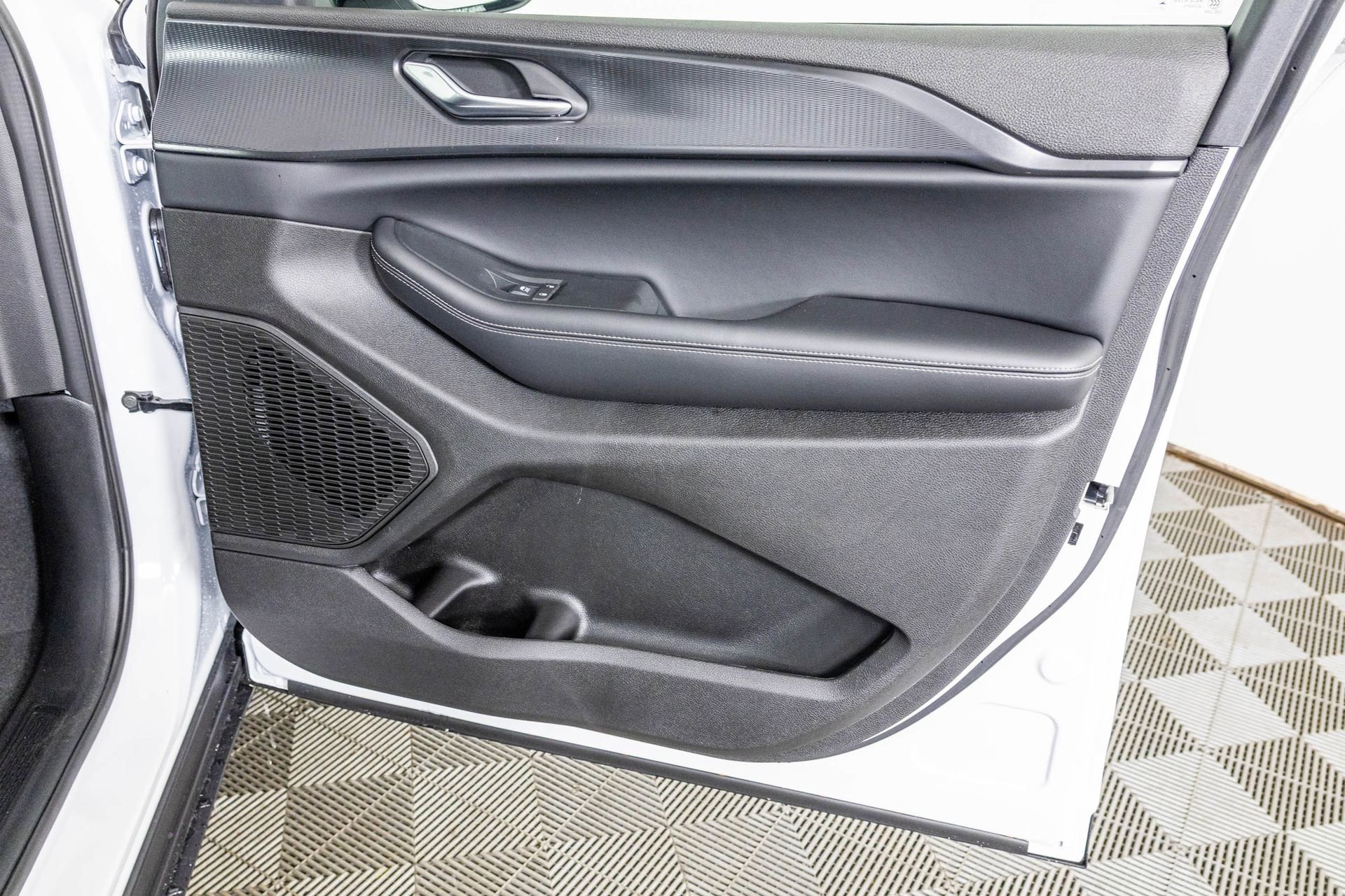 New 2025 Jeep Grand Cherokee L Altitude image 38