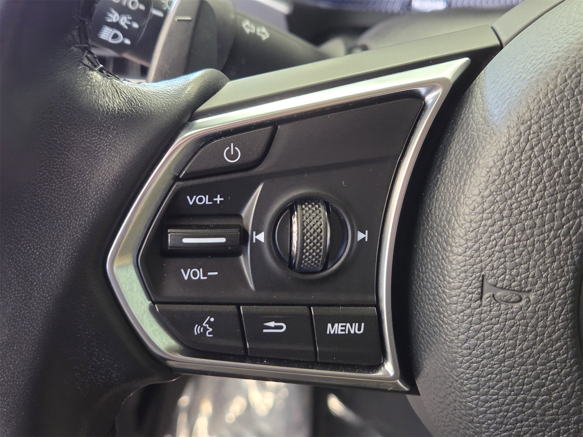 Used 2025 Acura MDX w/ Technology Package image 18