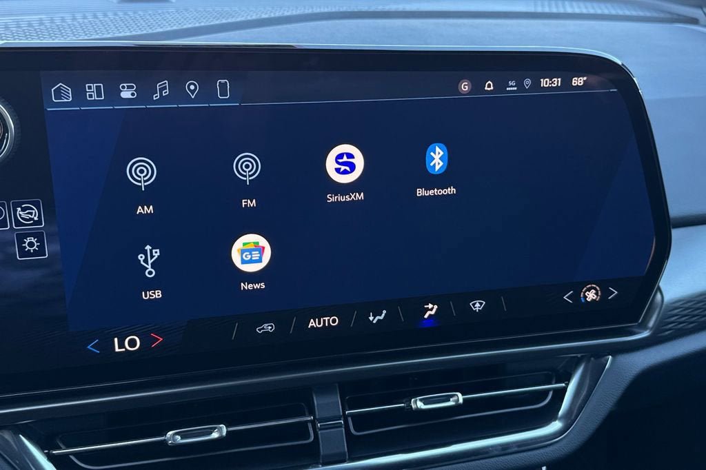 New 2026 Chevrolet Equinox EV LT w/ LPO, Blackout Package FWD image 18