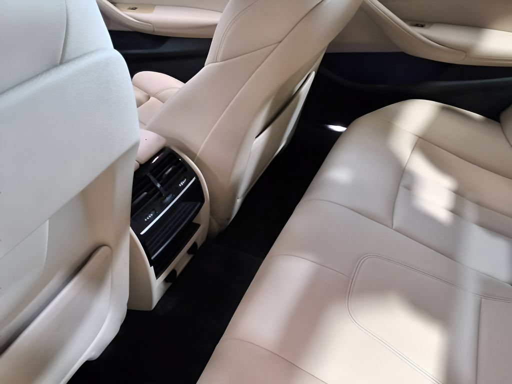 Used 2019 BMW 530e xDrive w/ Convenience Package AWD/4WD image 16