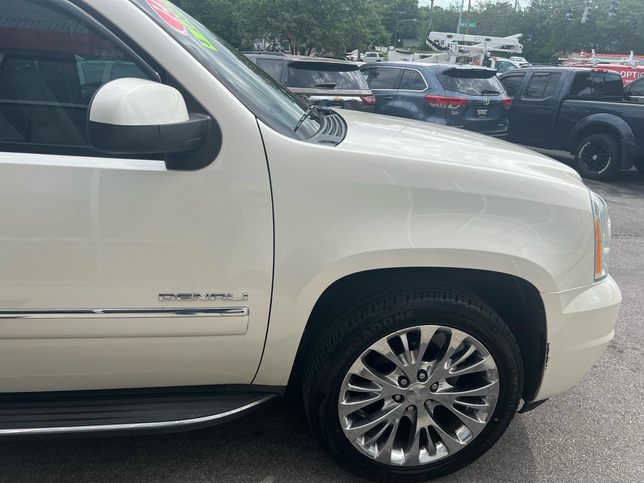 Used 2014 GMC Yukon XL Denali AWD/4WD image 8