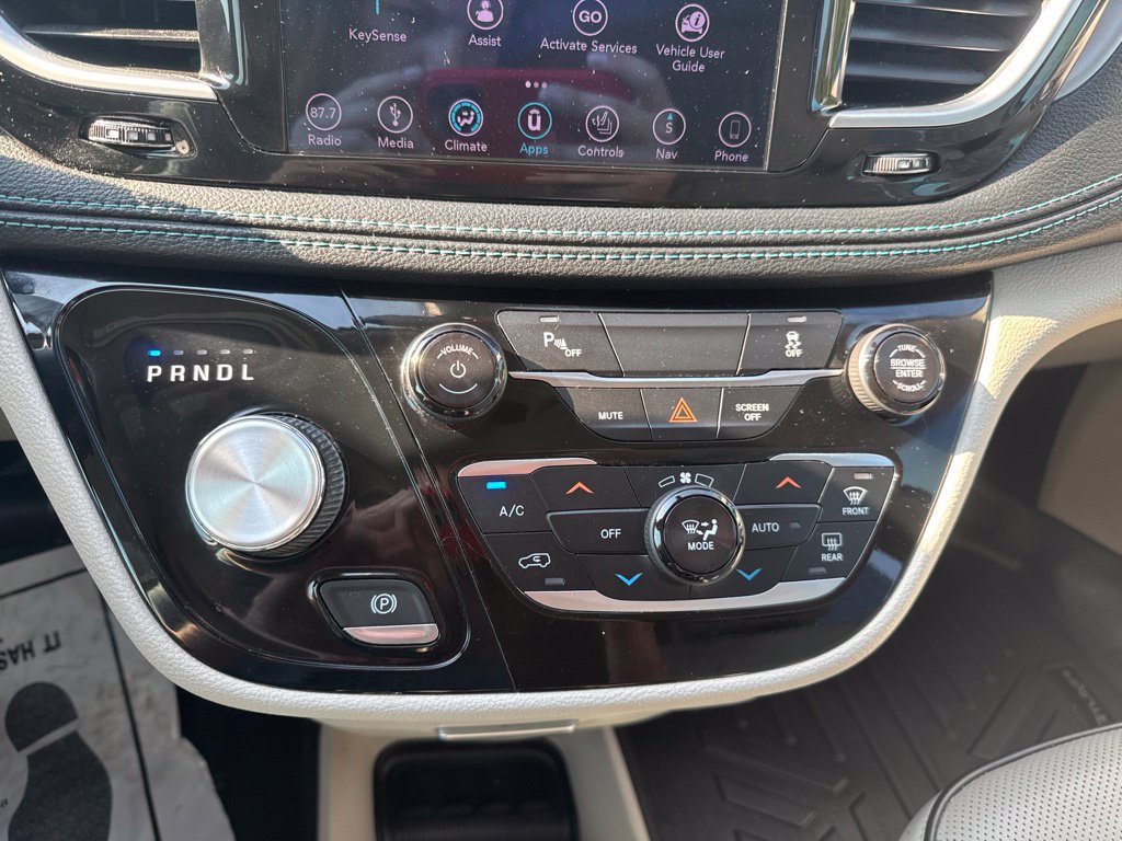 Used 2018 Chrysler Pacifica Limited FWD image 21