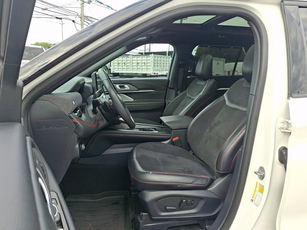 Used 2025 Ford Explorer ST AWD/4WD image 15