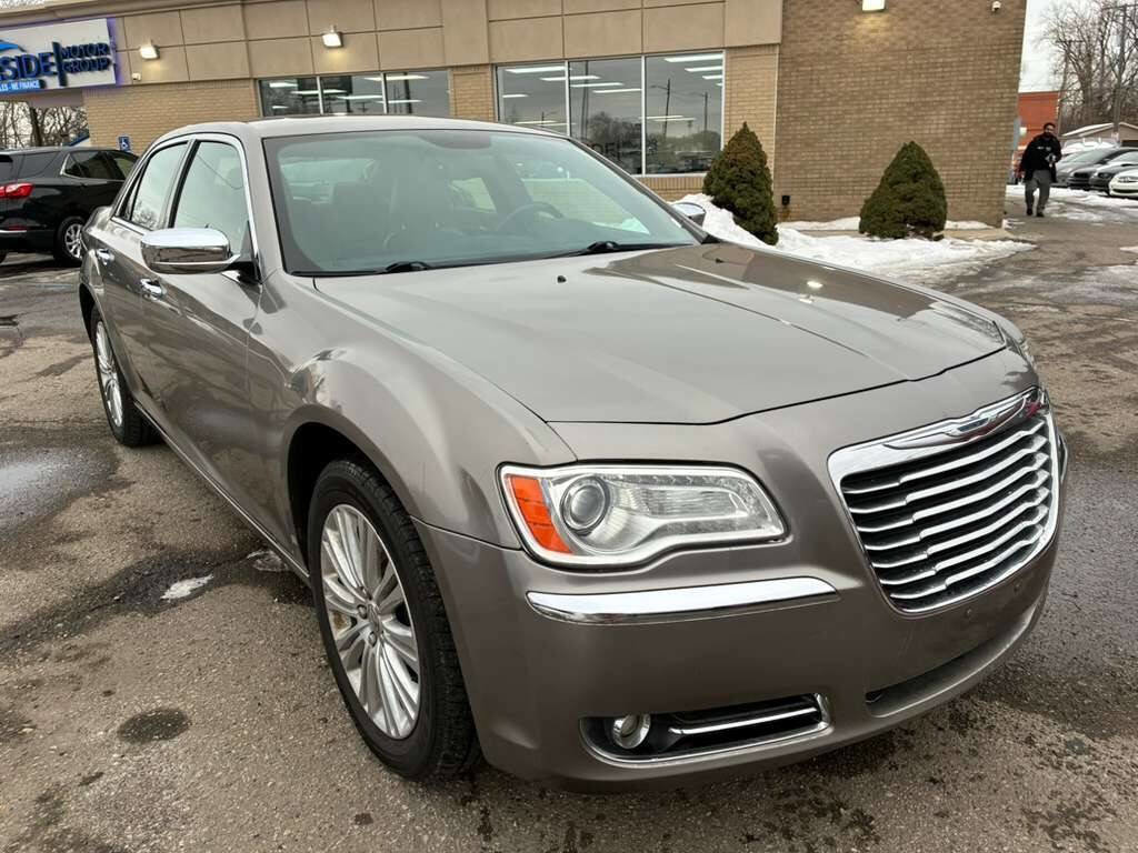 Used 2014 Chrysler 300 C image 3