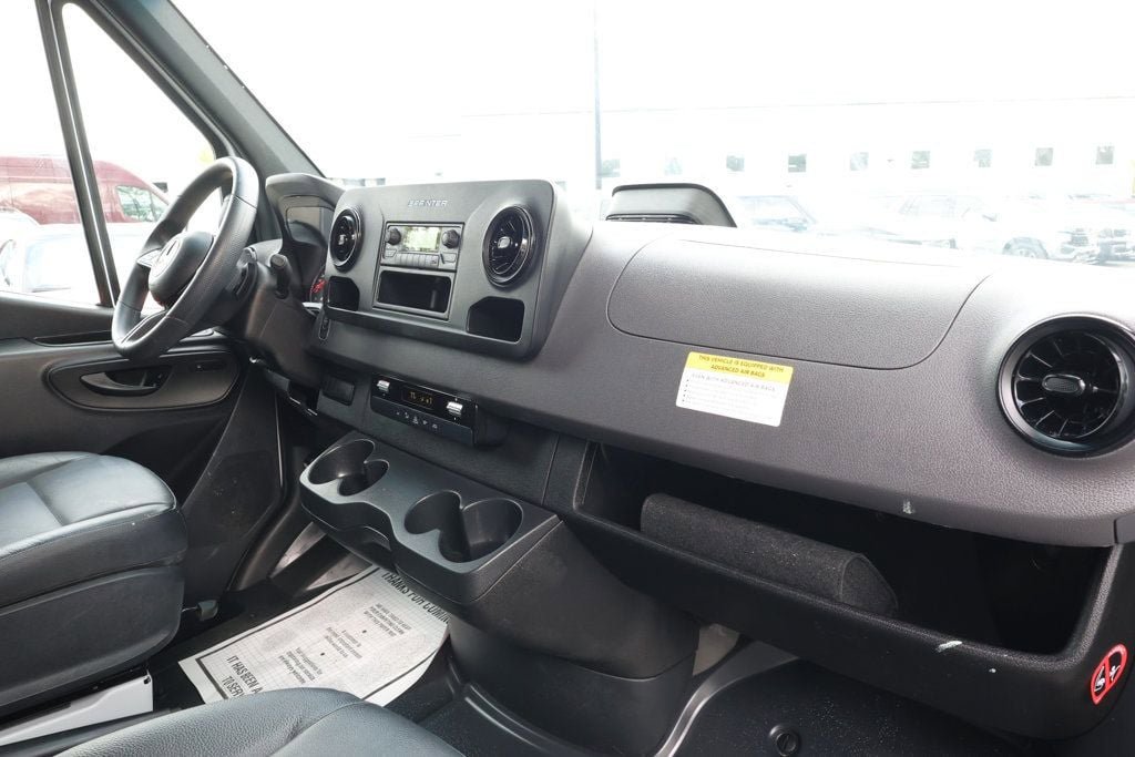 Used 2025 Mercedes-Benz Sprinter 2500 image 28