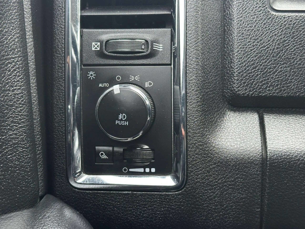 Used 2018 RAM 2500 Laramie image 31