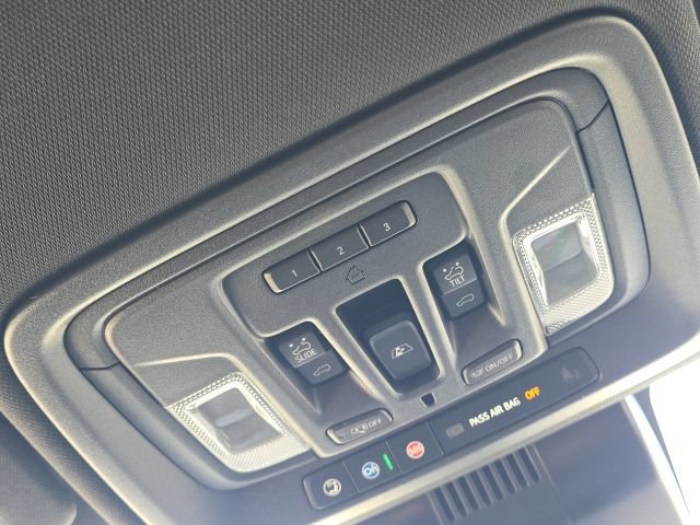 Used 2024 Chevrolet Silverado 1500 High Country w/ High Country Premium Package AWD/4WD image 39