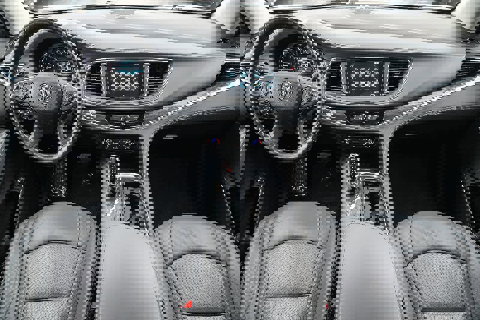 Used 2018 Buick Enclave Essence image 11