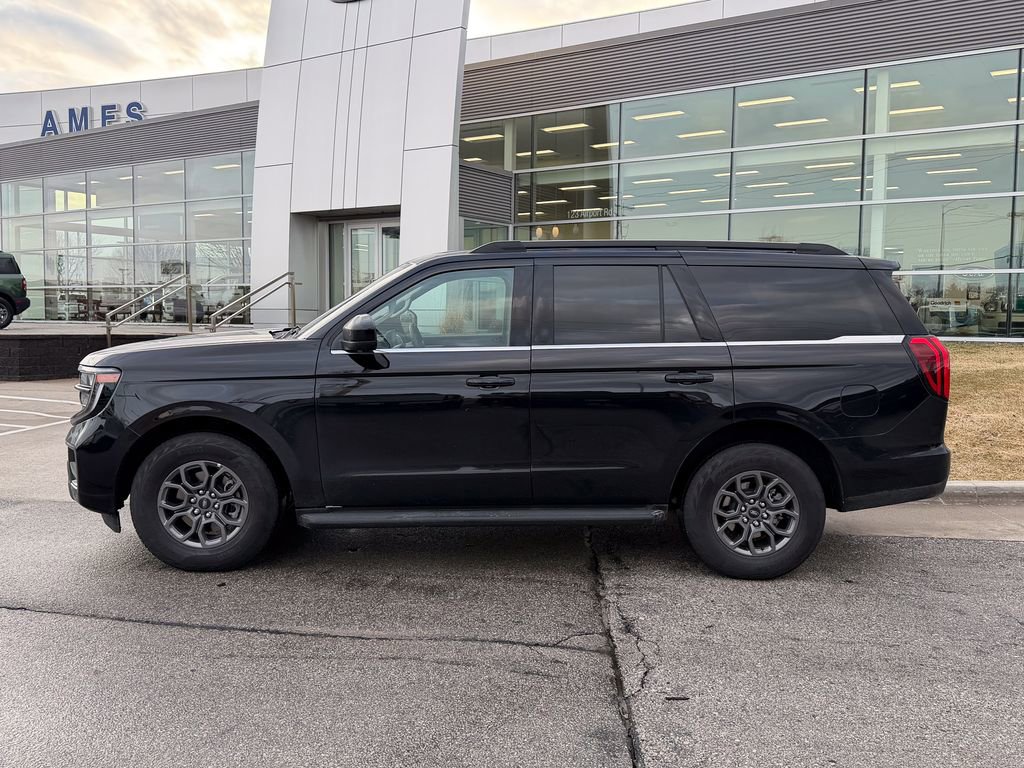 Used 2025 Ford Expedition Active image 3