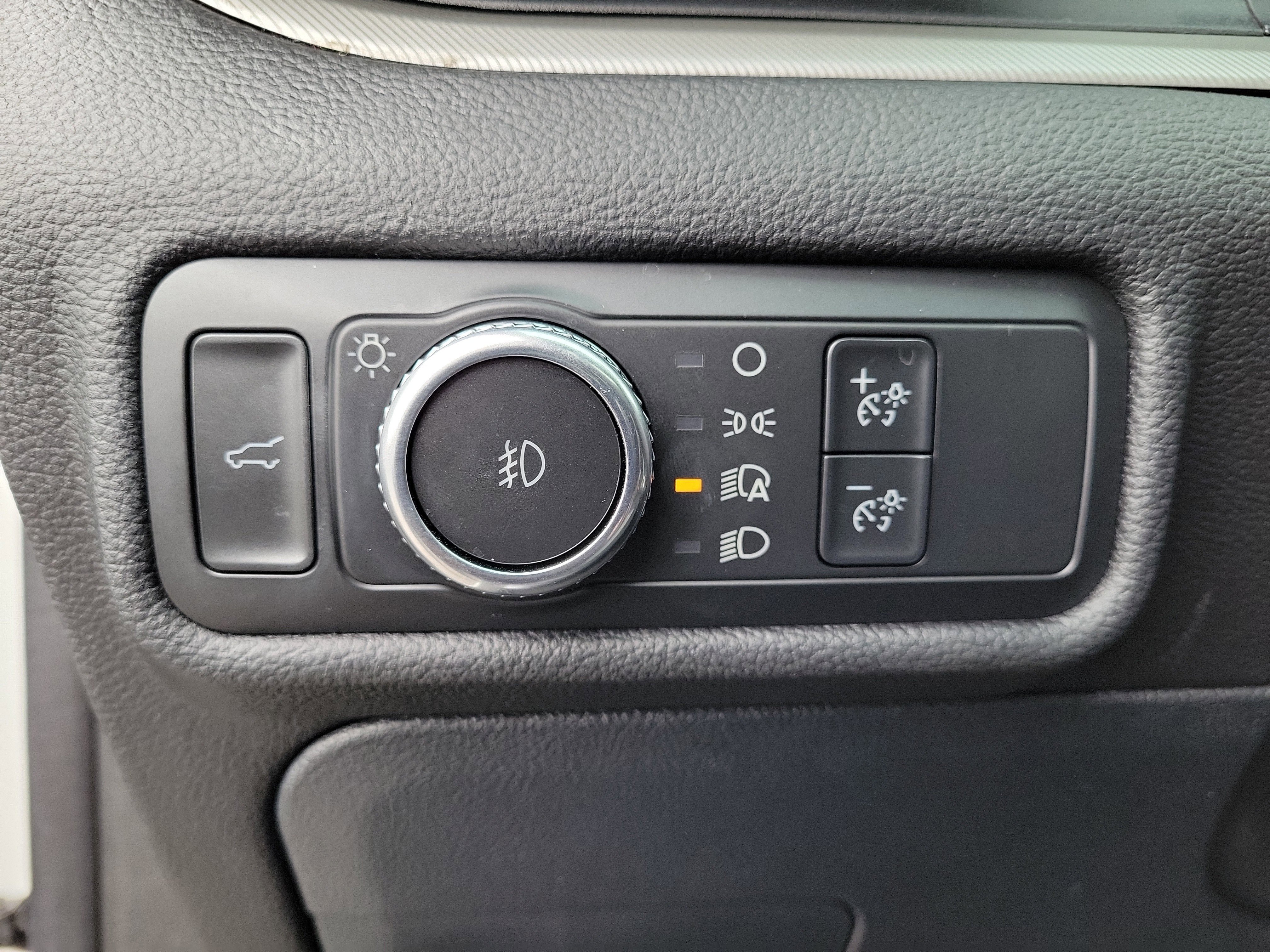 Used 2022 Ford Explorer XLT w/ Equipment Group 202A image 23