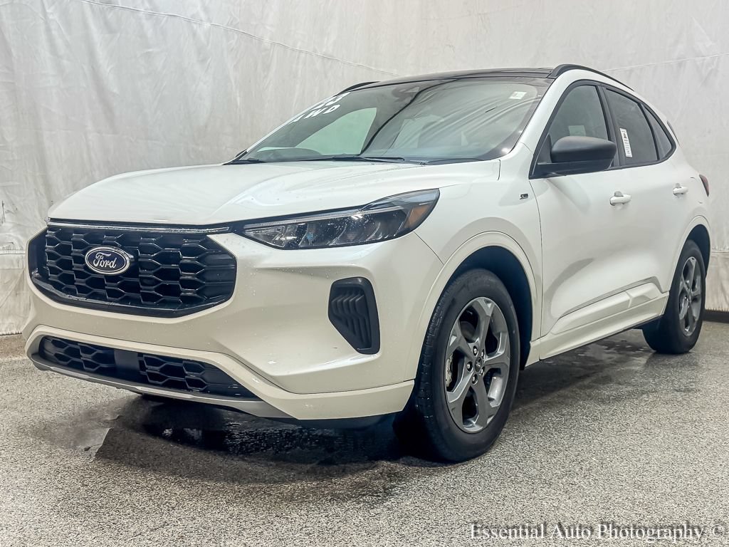 Used 2023 Ford Escape ST-Line w/ Tech Pack #1 AWD/4WD image 2