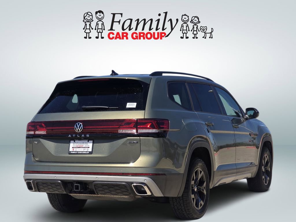 Used 2025 Volkswagen Atlas Peak Edition SE image 4