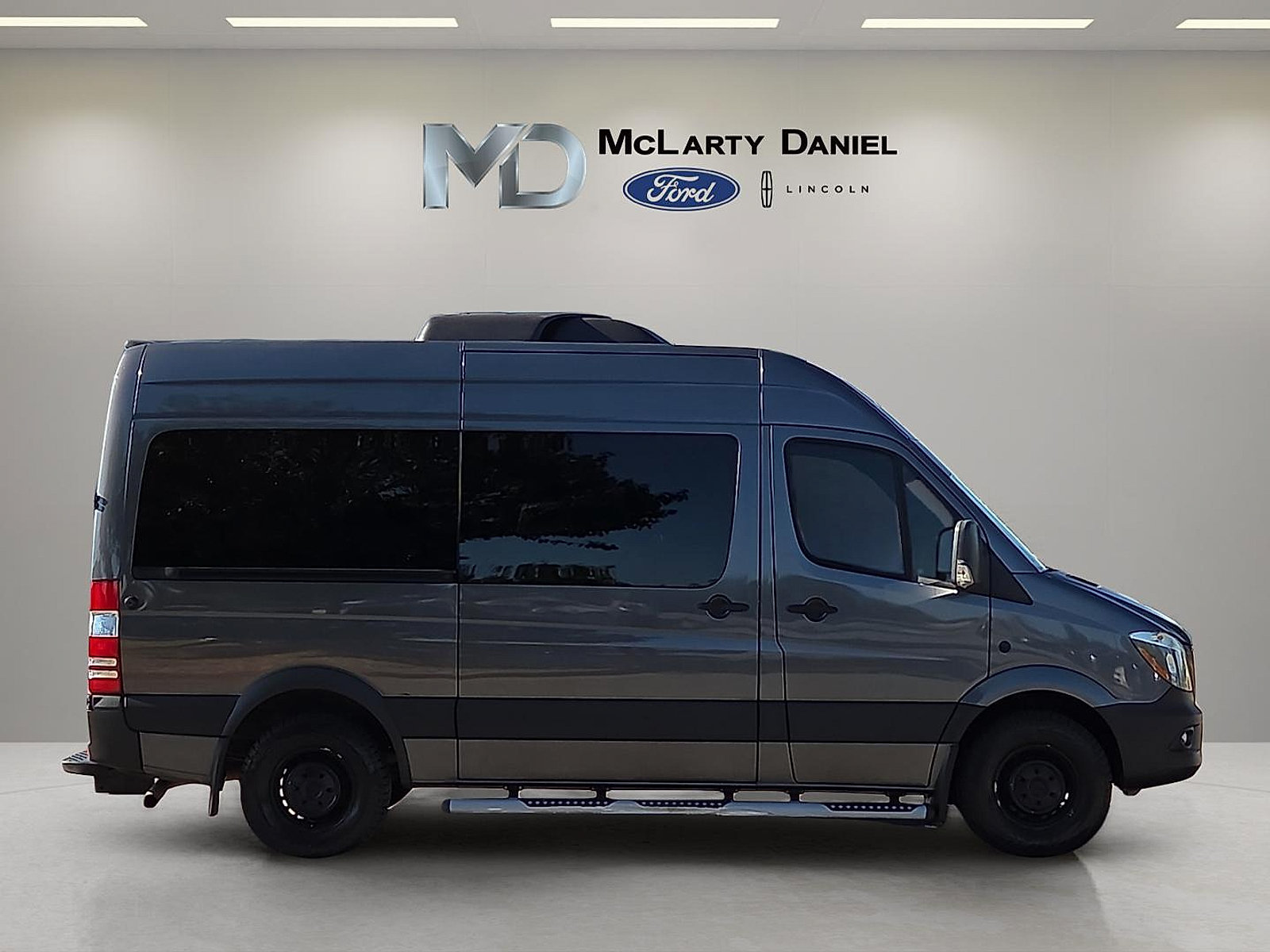 Used 2018 Mercedes-Benz Sprinter 2500 image 6