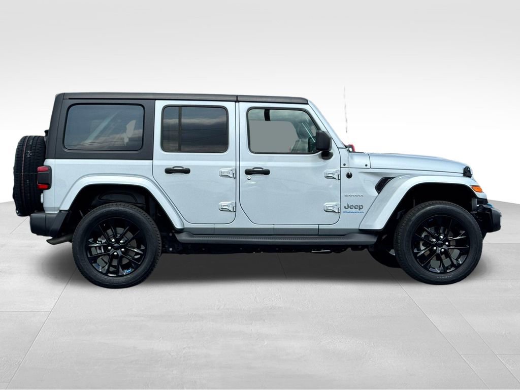 Used 2023 Jeep Wrangler Unlimited Sahara w/ Cold Weather Group AWD/4WD image 8