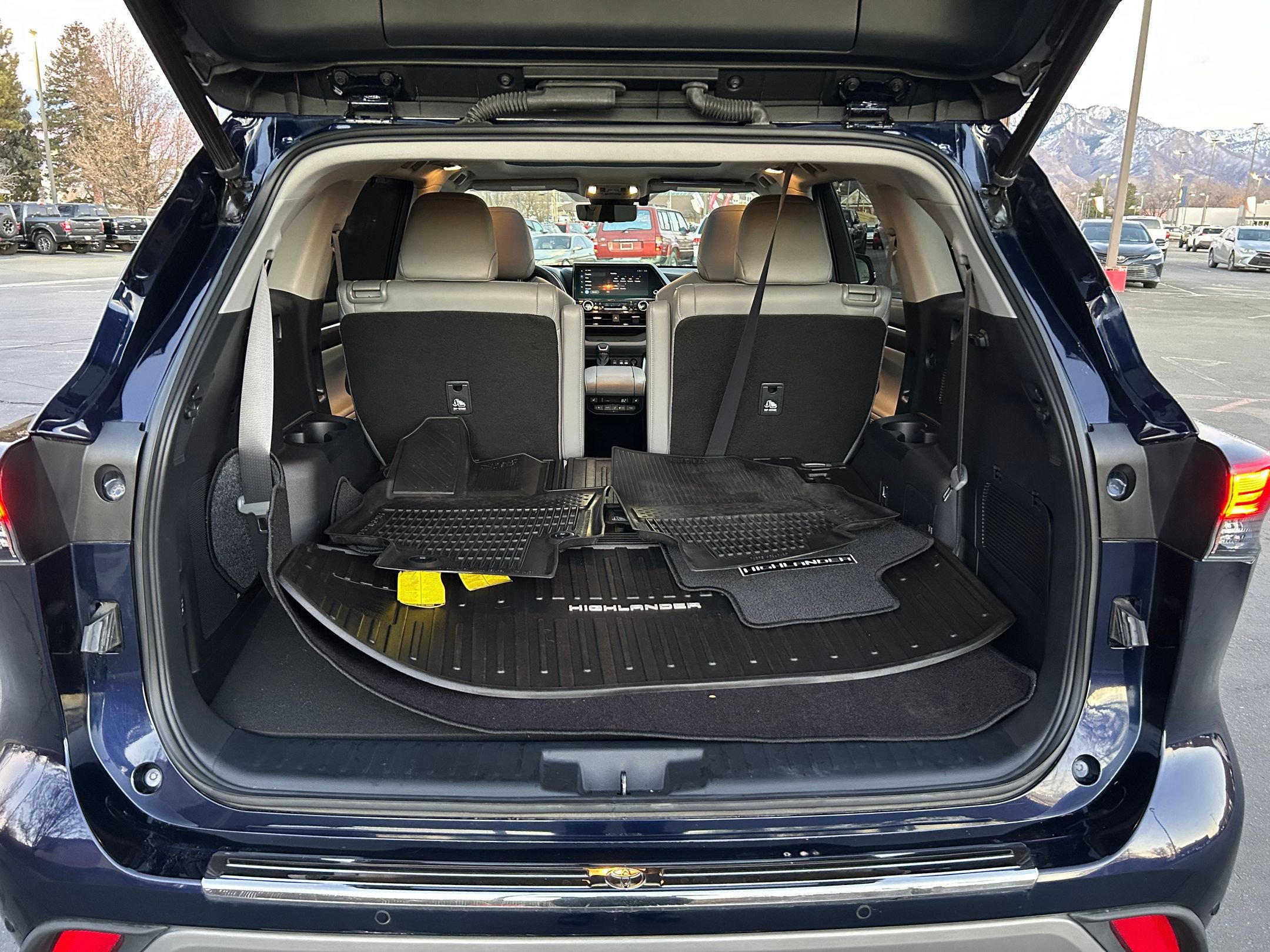 Used 2023 Toyota Highlander Platinum image 24