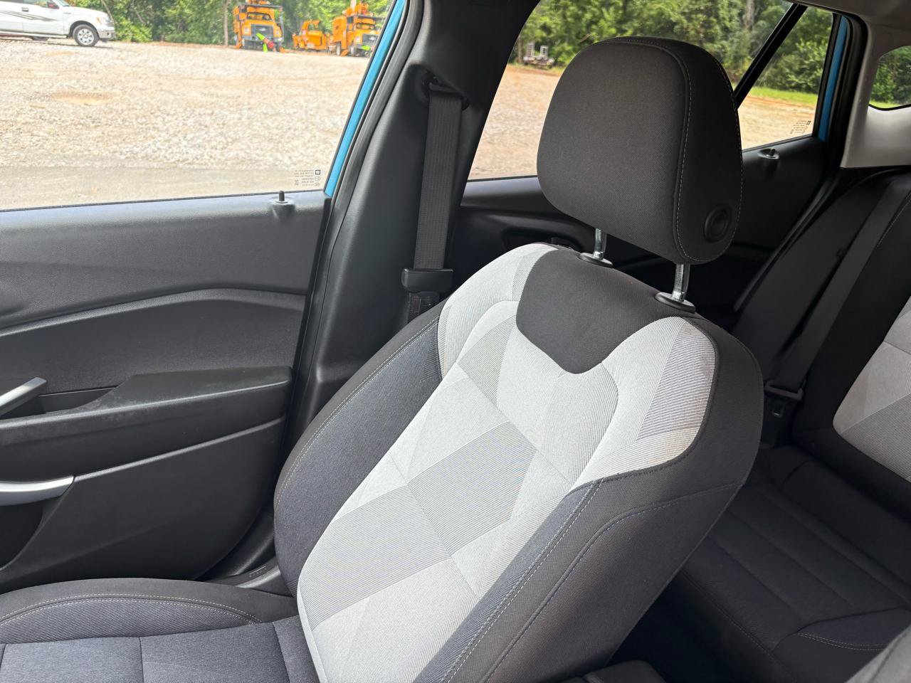 Used 2025 Chevrolet Trax LS w/ LS Convenience Package FWD image 20