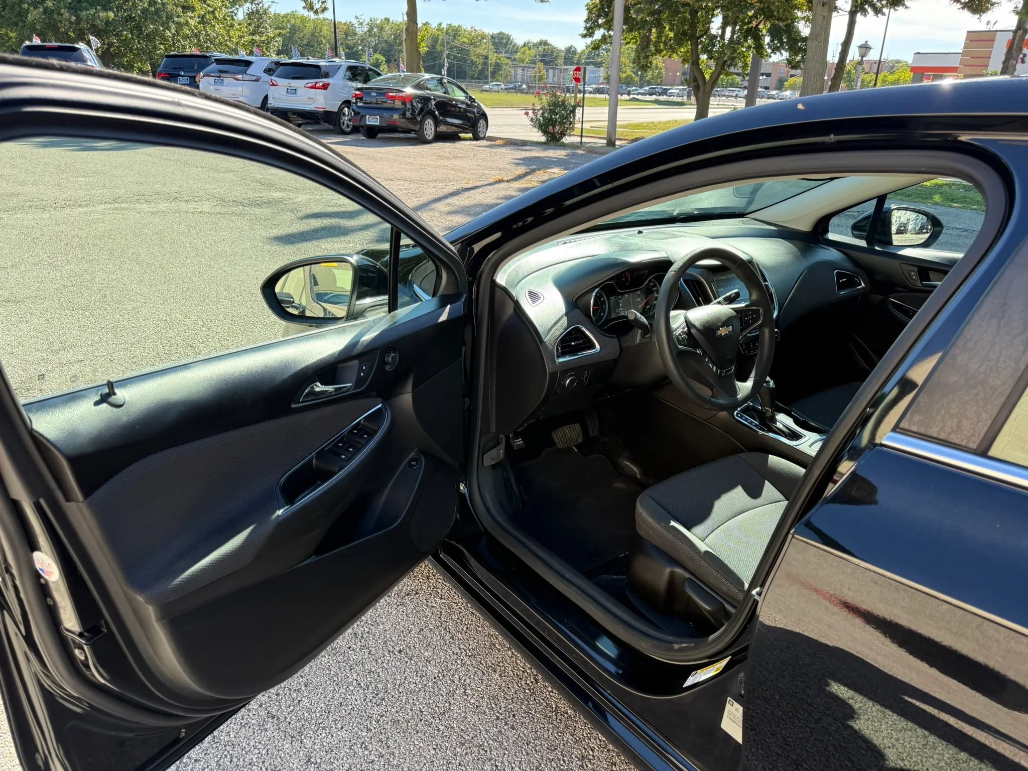 Used 2016 Chevrolet Cruze LT FWD image 9