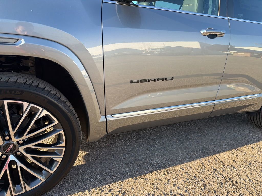 New 2026 GMC Terrain Denali w/ LPO, Black Badging Package AWD/4WD image 10