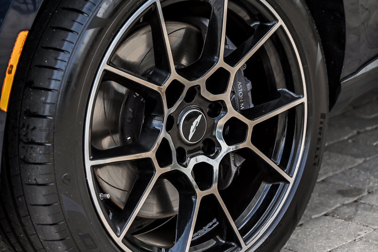 Used 2021 Aston Martin DBX AWD/4WD image 8