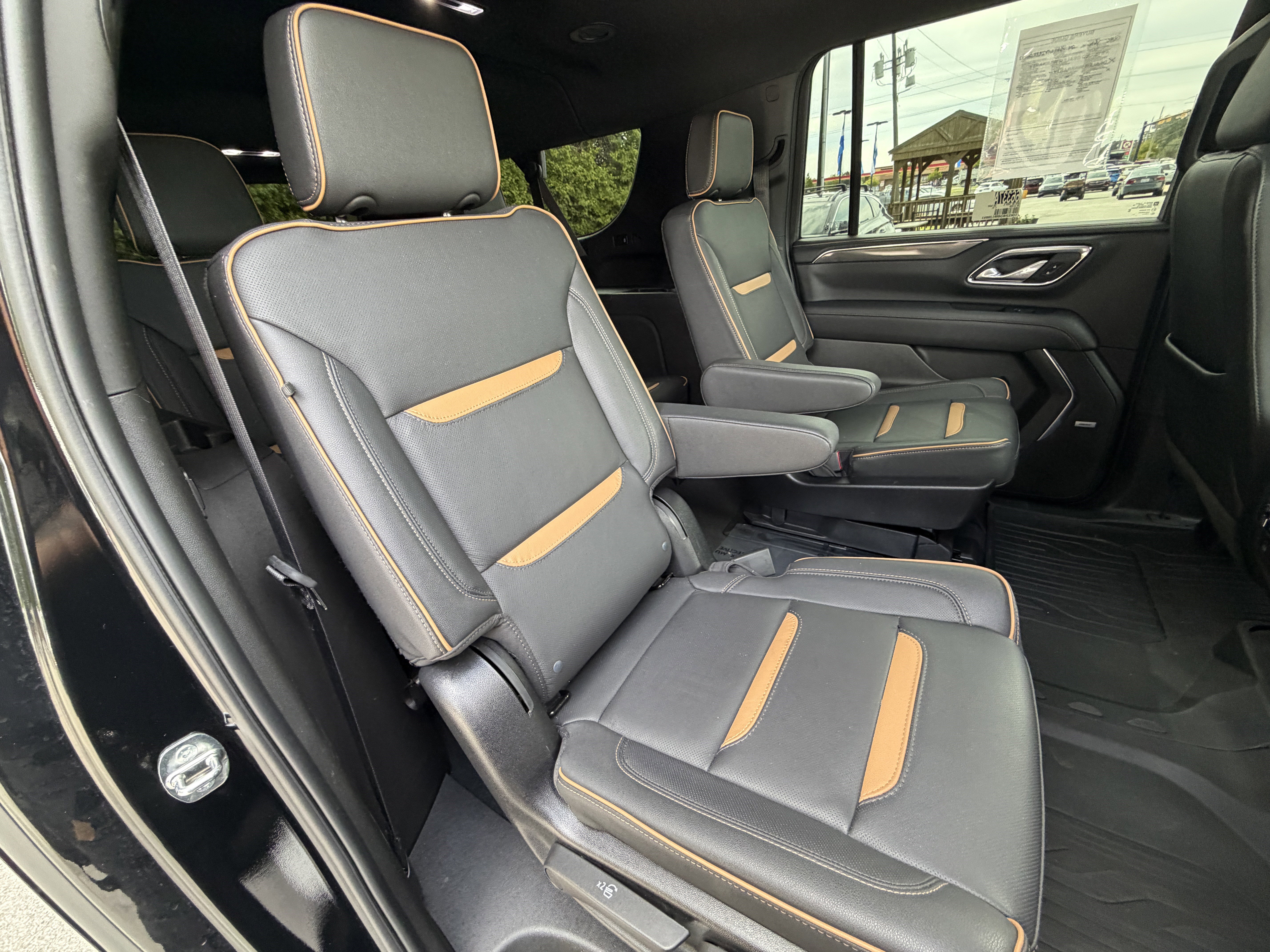 Used 2024 GMC Yukon XL AT4 w/ Technology Package AWD/4WD image 19