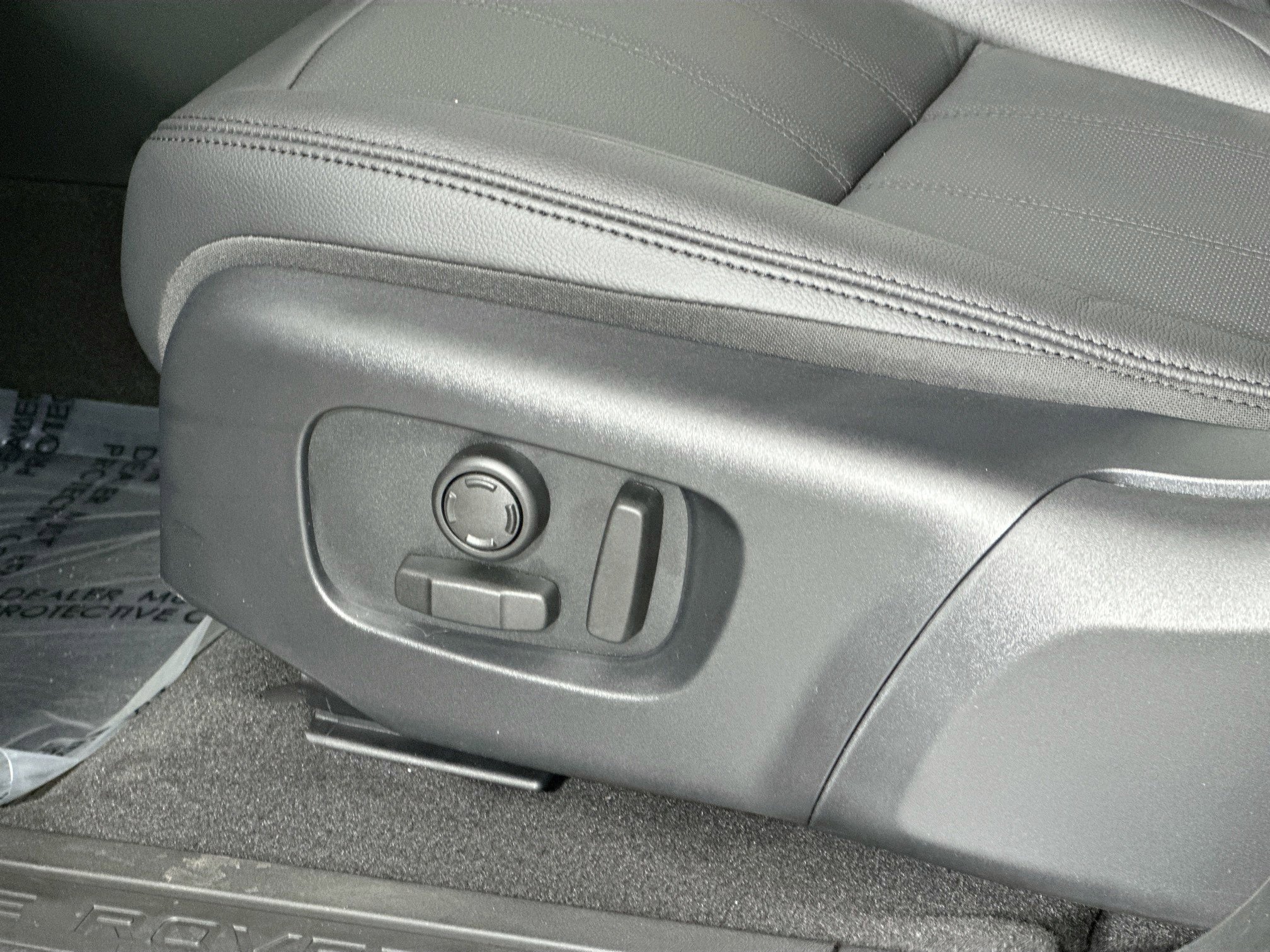 Used 2026 Land Rover Range Rover Evoque S image 17