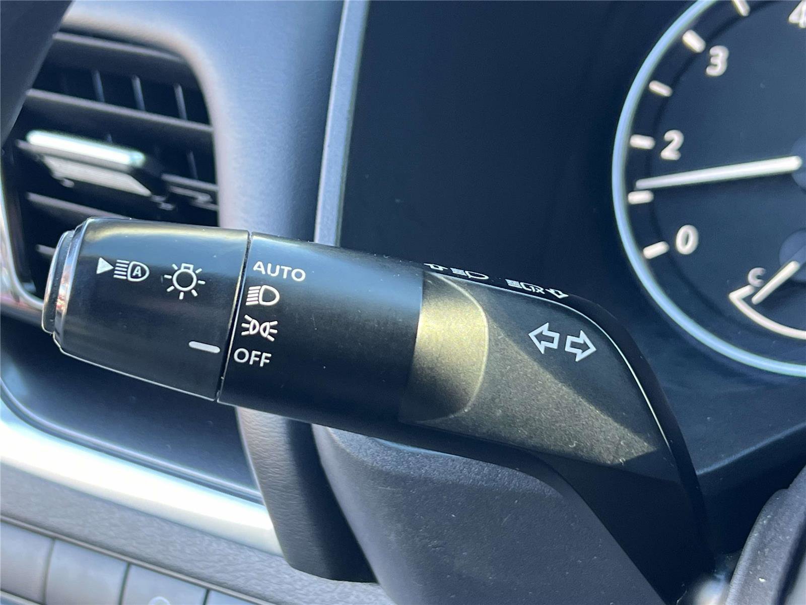 Used 2022 Nissan Rogue SV image 30