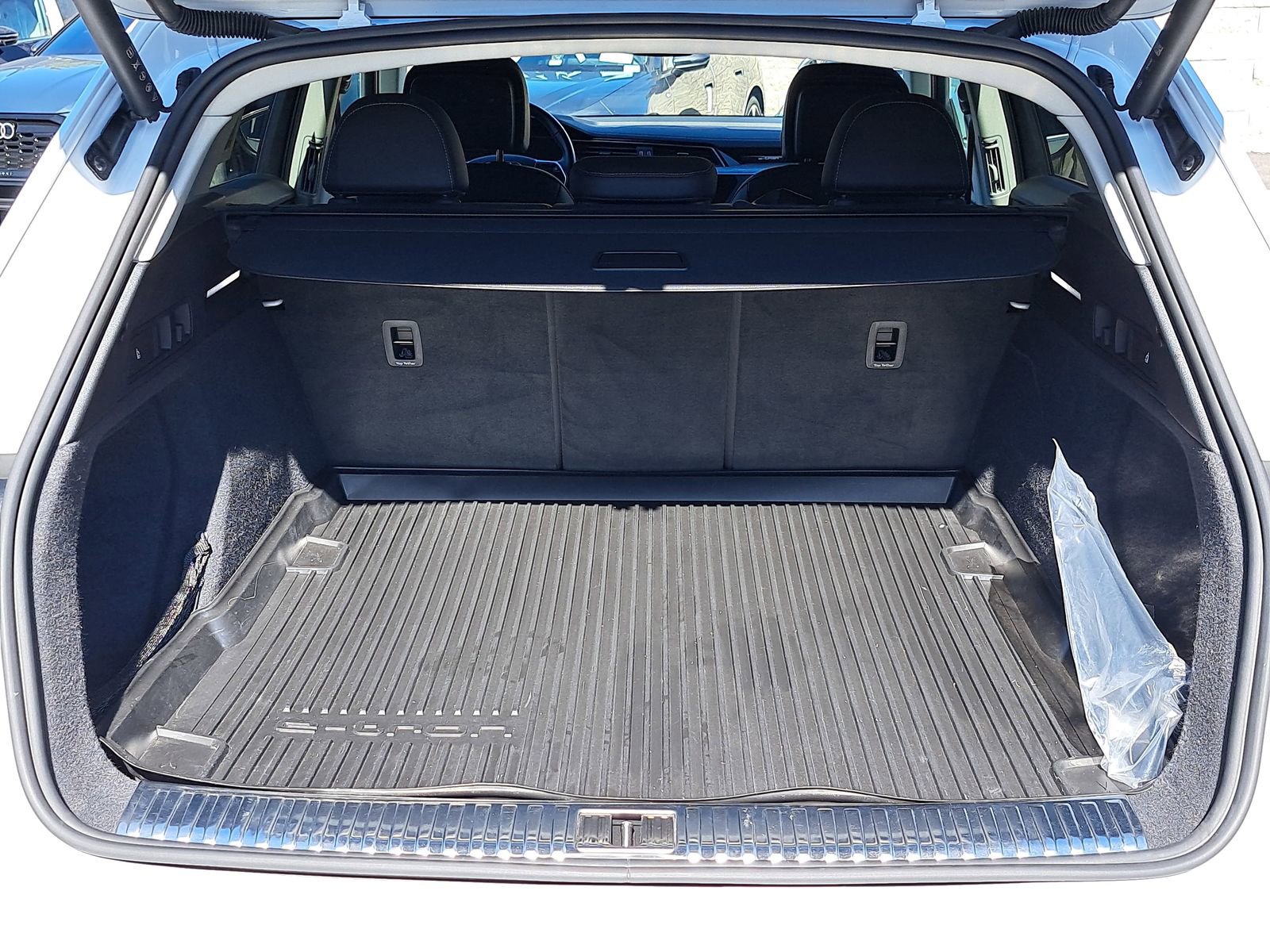 Used 2024 Audi Q8 e-tron Premium AWD/4WD image 12