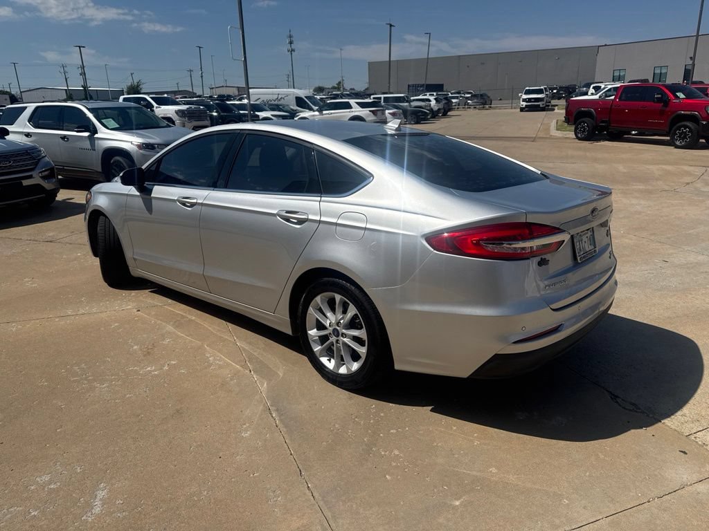 Used 2019 Ford Fusion SE FWD image 5